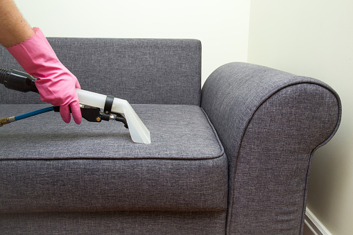 Muebles tapizados profesionalmente limpieza química en hotel y casa. photo
