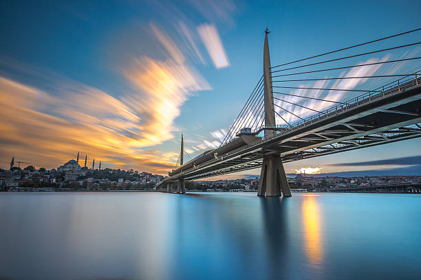 golden horn metro bridge istanbul - boğaziçi fotoğraflar stok fotoğraflar ve resimler