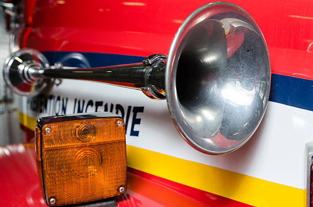 крупным планом на рог пожарной машины - canadian culture flash стоковые фото и изображения