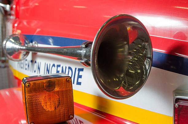крупным планом на рог пожарной машины - canadian culture flash стоковые фото и изображения
