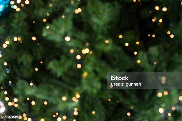 Bokeh De Luz En El Árbol De Navidad Foto de stock y más banco de imágenes de Fondos - Fondos, Navidad, Festivo