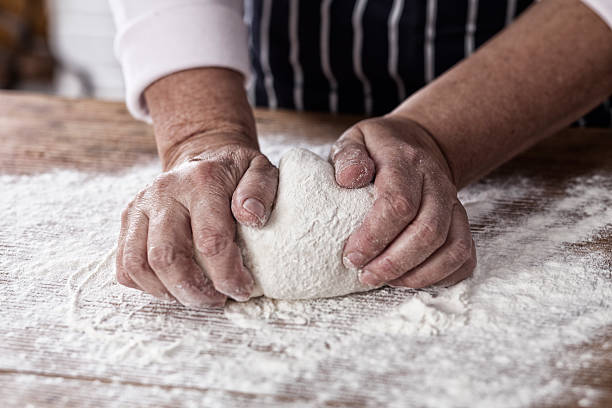de fazer massa - dough kneading human hand bread - fotografias e filmes do acervo