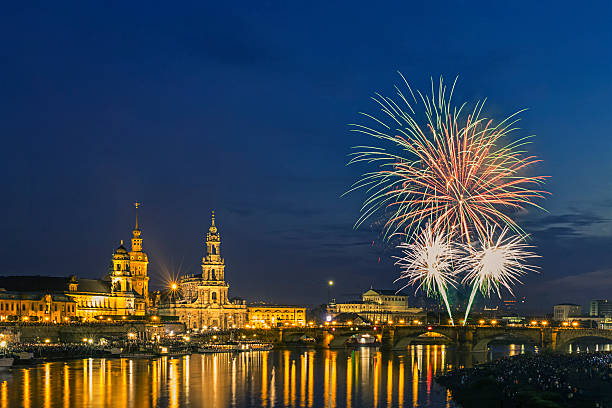 happy new year - dresden fireworks - semperoper dresden stockfoto's en -beelden