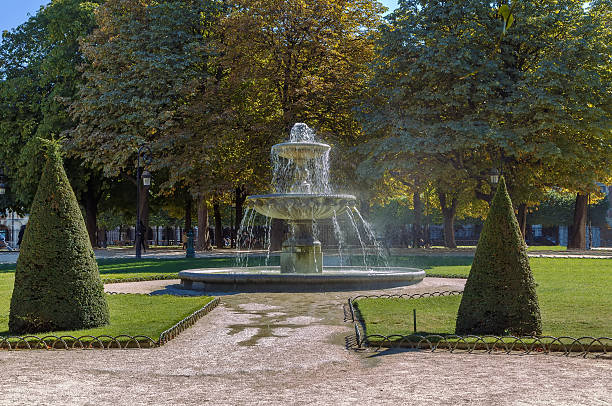 istock Fountain on Place des Vosges, Paris 627068428