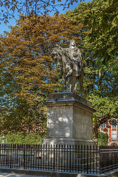 istock Statue of Louis XIII, Paris 627068566