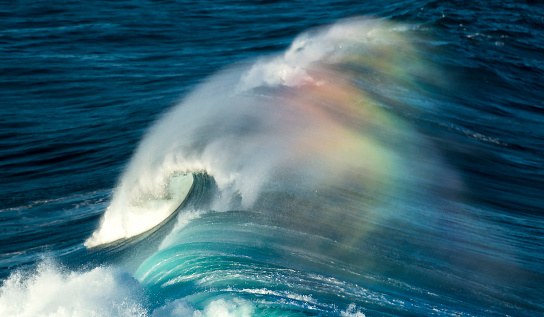 ocean waves in all its glory