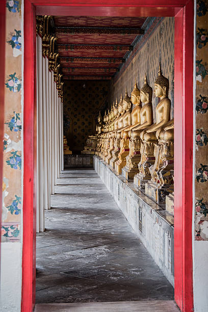 와트 아룬 불교의 불상 금행 - wat arun buddhism temple stone 뉴스 사진 이미지