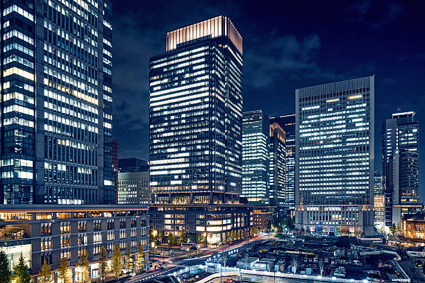 tóquio, japão vista da cidade na estação de tóquio - tokyo station railroad station chiyoda ward building exterior imagens e fotografias de stock