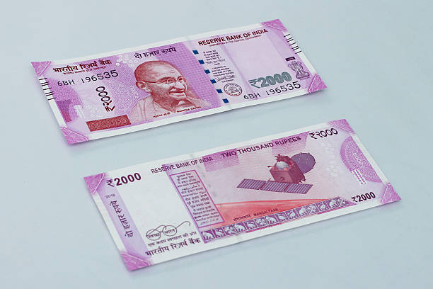 New Indian currency of 2000 rupee notes.