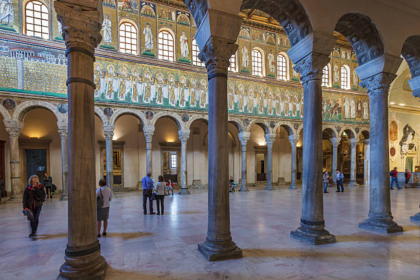 basílica de sant'apollinare nuovo, ravenna - circa 6th century imagens e fotografias de stock