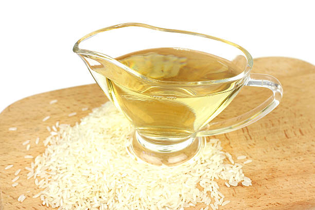 vinagre del arroz blanco - condiment healthy lifestyle vinegar cooking oil fotografías e imágenes de stock