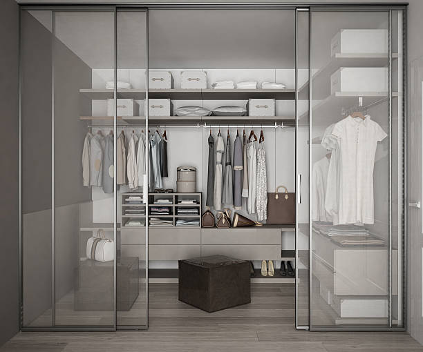 classica passeggiata nell'armadio con porte scorrevoli in vetro - closet clothing indoors domestic room foto e immagini stock