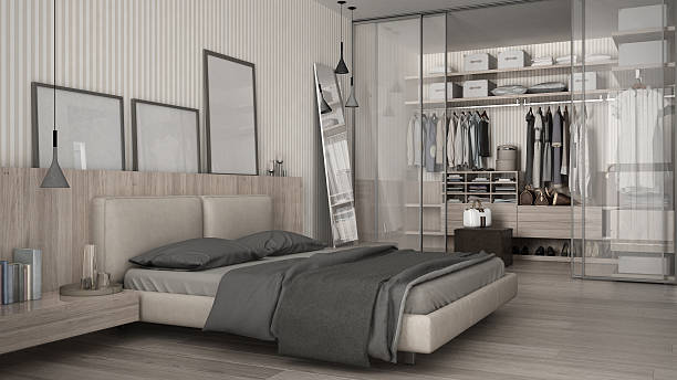 classica camera da letto minimale con armadio walk-in - headboard foto e immagini stock