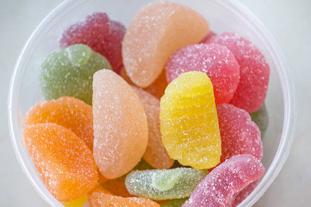 jellybean coloré pour le dessert - gum drop copy space sweet food gelatin dessert photos et images de collection