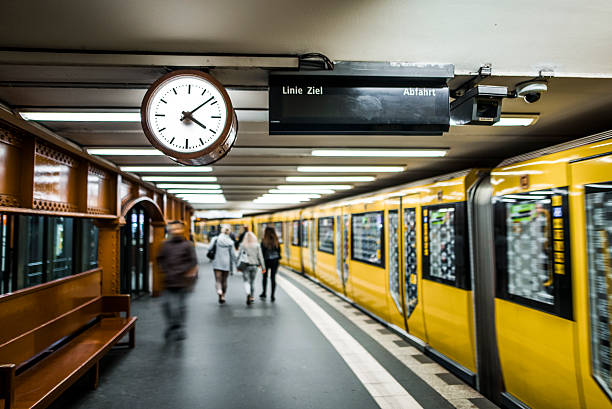 지하철 역 - train railroad station berlin germany germany 뉴스 사진 이미지