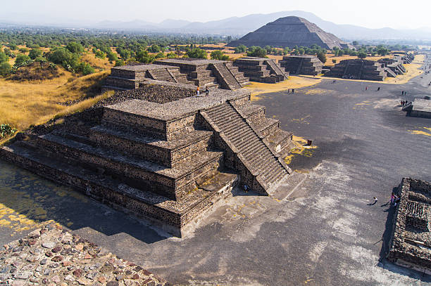 pirámides de teotihuacán, méxico - teotihuacan fotografías e imágenes de stock