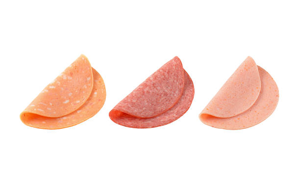 fines tranches de charcuterie - cold cuts thin portion salami photos et images de collection