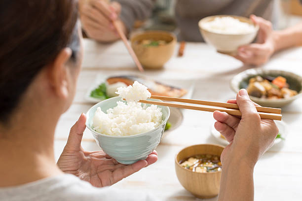 comida japonesa  - chopsticks fotografías e imágenes de stock