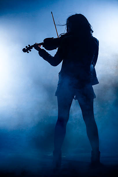 rock violinist - violin women violinist music imagens e fotografias de stock