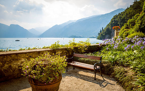 panorama del lago di como a lenno, italia - lenno foto e immagini stock
