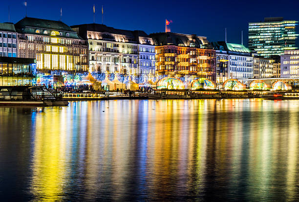 istock Hamburg Alster Christmas Market 2016 627400912