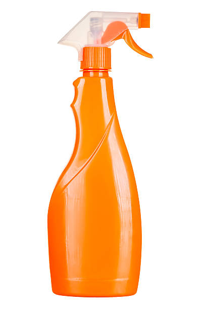 limpador de spray isolado em um close-up de fundo branco - chemical bottle cap chores - fotografias e filmes do acervo