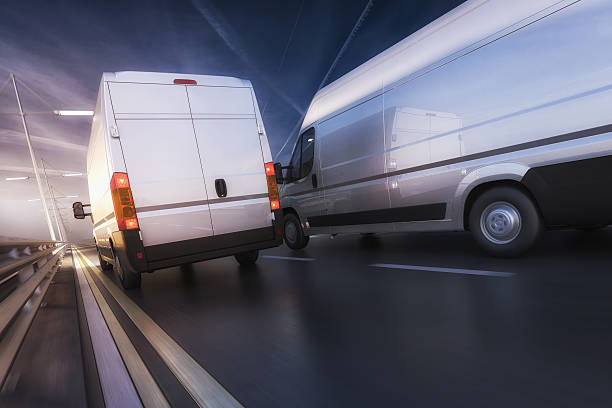 design 3d di vans in movimento in autostrada - camion foto e immagini stock