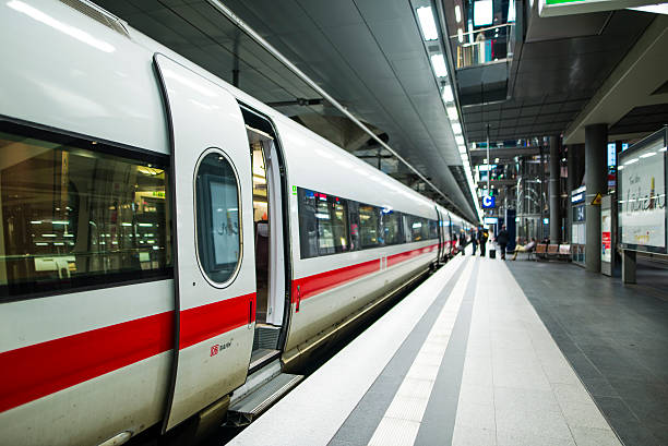 빙판 고속 열차 - train railroad station berlin germany germany 뉴스 사진 이미지