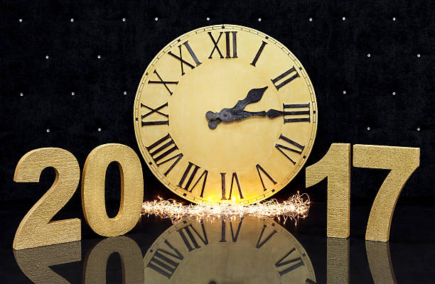 рождественские золотые часы на черном фоне. новый 2017 год - calendar date pattern dial luxury стоковые фото и изображения