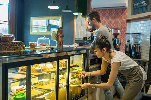 istock Serving food in a restaurant 627510624
