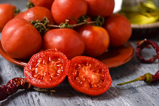 istock tomates de colgar, a typical spanish species of tomatoes 627540568
