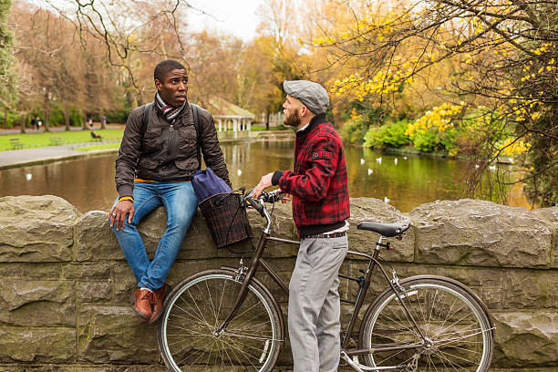 feliz reunión de hombres gay en un parque - dublin ireland urban road people real people fotografías e imágenes de stock