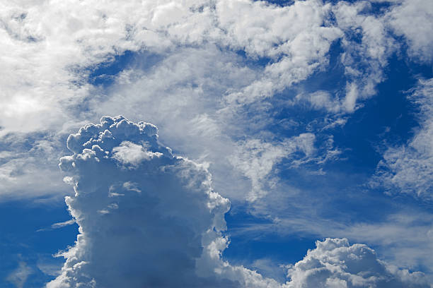 青空と白い雲 - white cloud mountains ストックフォトと画像