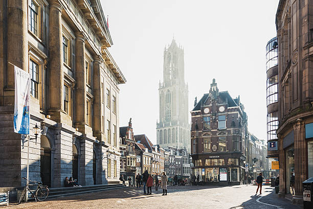 kuvapankkikuvat ja rojaltivapaat kuvat aiheesta domin torni utrechtin historiallisessa keskustassa - shopping street in utrecht netherlands