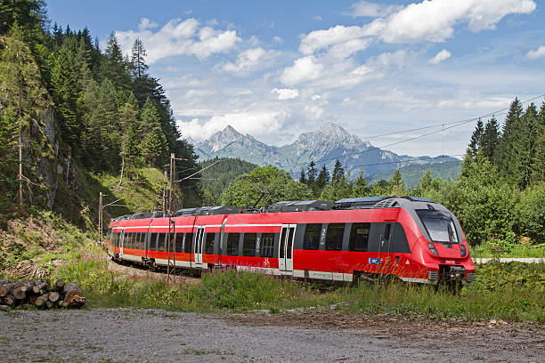 티롤을 통과하는 철도 여행 - gehrenspitze 뉴스 사진 이미지