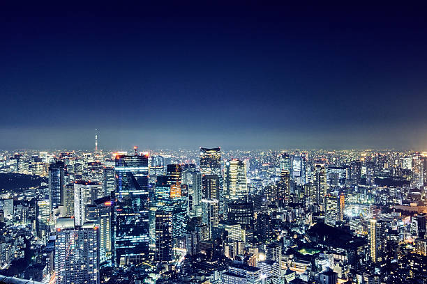 skyline de tokyo, japon  - tokyo at night photos et images de collection