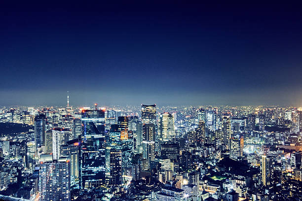 horizonte de tóquio, japão  - tokyo at night - fotografias e filmes do acervo