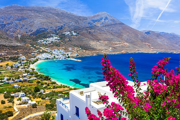 luxus griechischen urlaub, amorgos insel. - town village panoramic green stock-fotos und bilder