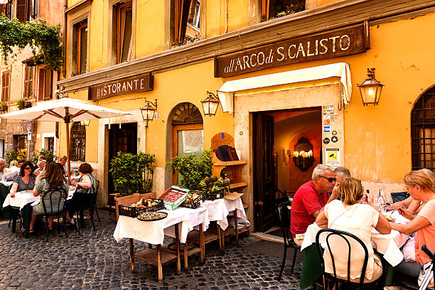 レストランは、通常通りのローマ - italian culture pastry food rome ストックフォトと画像