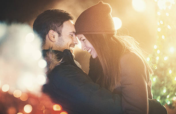 der winter ist romantisch. - couple winter expressing positivity loving stock-fotos und bilder