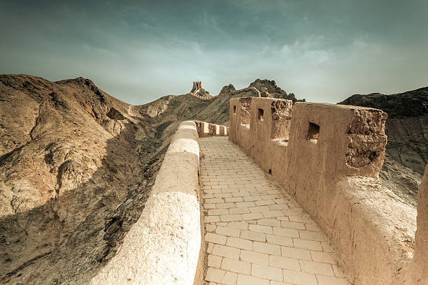 великая стена возле цзяюгуан, ганьсу китай - northwest frontier стоковые фото и изображения