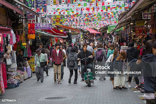 Mercado Namdaemun En Seúl Mercado De Namdaemun Foto de stock y más banco de imágenes de Personas - Personas, Seúl, Corea