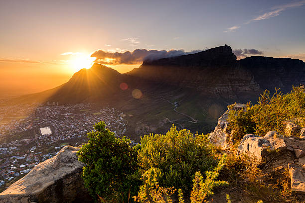 punto di vista lions head 8 - table mountain foto e immagini stock