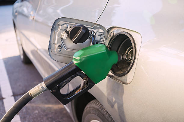 istock filling Oil Gas 627983526