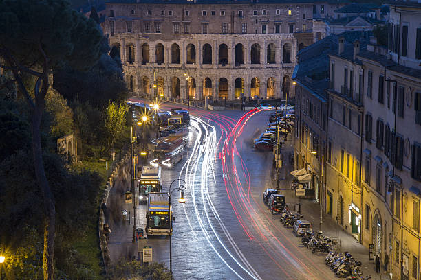 sendero de luz en roma - civilta fotografías e imágenes de stock