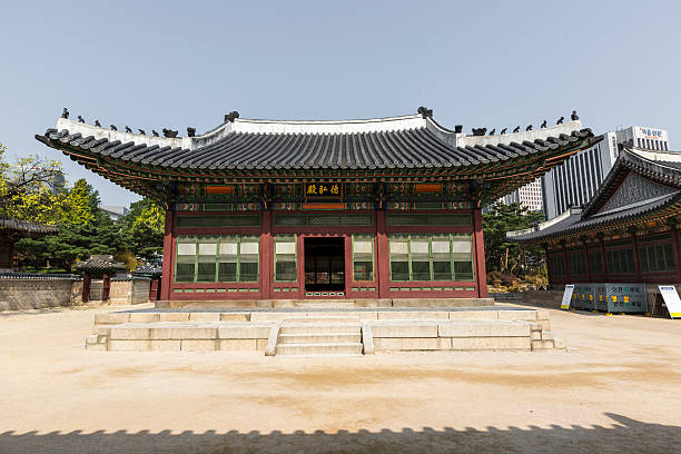 istock Deoksugung Palace in Seoul, South Korea 627995914