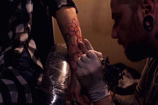 istock Tattoo artist works in salon 628006808
