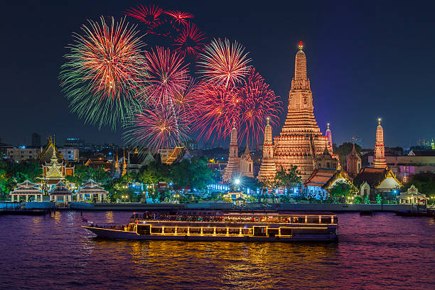 istock Wat arun and cruise ship in night time 628012624