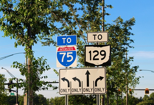 The sign to the interstate.