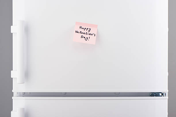 istock Happy valentines day note on white refrigerator door 628087292